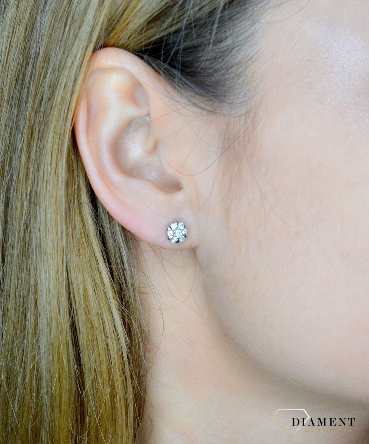 Złote kolczyki damskie 585 kwiatki z diamentami 05263 W-TCRSI-P1 0,44ct14.  Przepiękne kolczyki kwiatki złote z brylantami z zapięciem typu sztyft wykonane zostały z 14- karatowego złota próby 585. Klasyka w najlepszym wydaniu.jpg